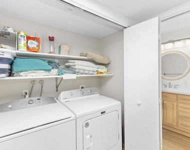 2033 Shadytree Lane - Photo Thumbnail 14