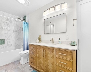 2033 Shadytree Lane - Photo Thumbnail 12