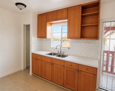 13350 Victory Blvd - Photo Thumbnail 2