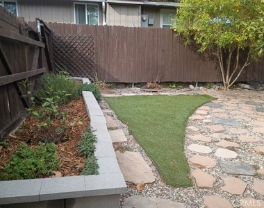 538 Brookside Lane - Photo Thumbnail 7