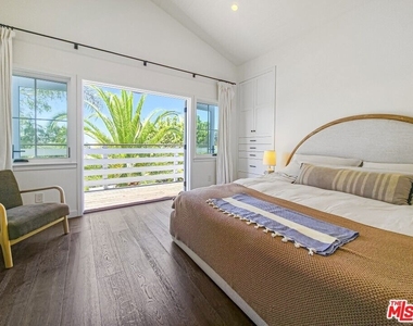 1616 Cerro Gordo Street - Photo Thumbnail 16