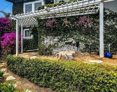 1233 Ozeta Terrace - Photo Thumbnail 3