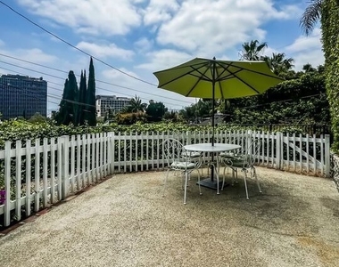 1233 Ozeta Terrace - Photo Thumbnail 19