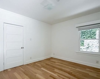 1233 Ozeta Terrace - Photo Thumbnail 25