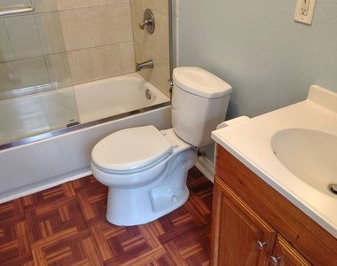 10516 Avalon Boulevard - Photo Thumbnail 11