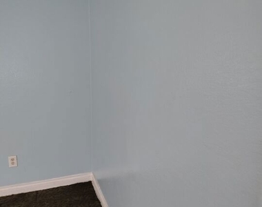 10516 Avalon Boulevard - Photo Thumbnail 8