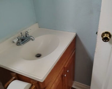 10516 Avalon Boulevard - Photo Thumbnail 15