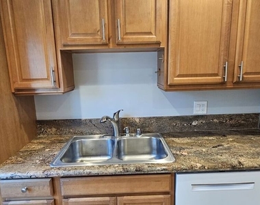 1227 S Holt Avenue - Photo Thumbnail 4