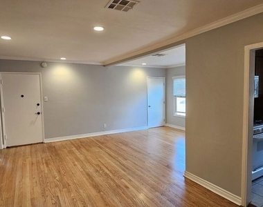 1227 S Holt Avenue - Photo Thumbnail 3