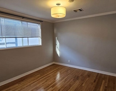 1227 S Holt Avenue - Photo Thumbnail 7