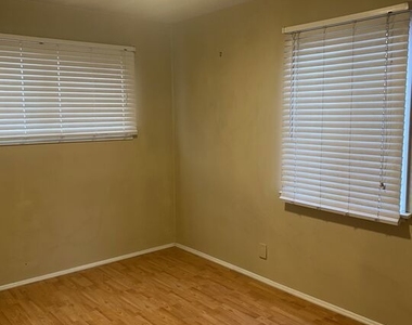 11317 1/2 Iowa Avenue - Photo Thumbnail 7