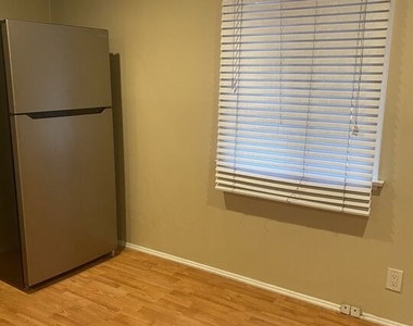11317 1/2 Iowa Avenue - Photo Thumbnail 5