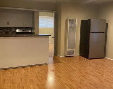 11317 1/2 Iowa Avenue - Photo Thumbnail 1