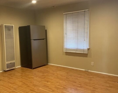11317 1/2 Iowa Avenue - Photo Thumbnail 2