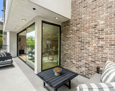 12304 Moorpark Street - Photo Thumbnail 23