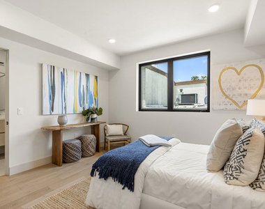 12304 Moorpark Street - Photo Thumbnail 32