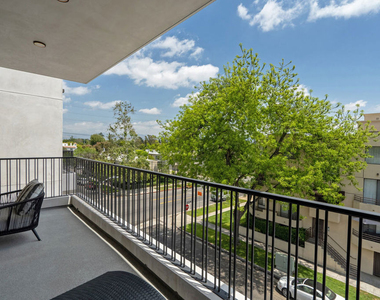 12304 Moorpark Street - Photo Thumbnail 39