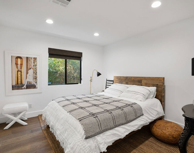 3526 Kelton Avenue - Photo Thumbnail 16