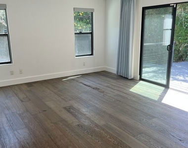 3526 Kelton Avenue - Photo Thumbnail 15