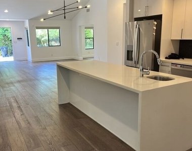 3526 Kelton Avenue - Photo Thumbnail 8