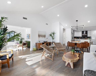 3526 Kelton Avenue - Photo Thumbnail 4