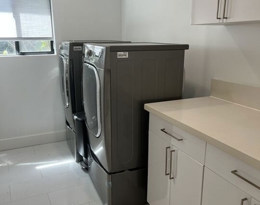3526 Kelton Avenue - Photo Thumbnail 25