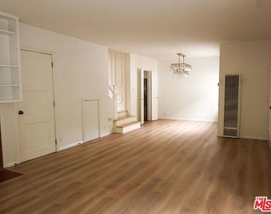 1322 N Beverly Glen Boulevard - Photo Thumbnail 3