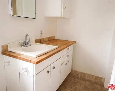 1322 N Beverly Glen Boulevard - Photo Thumbnail 7