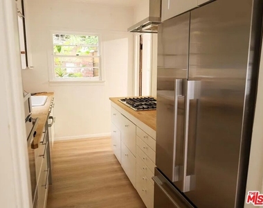 1322 N Beverly Glen Boulevard - Photo Thumbnail 5