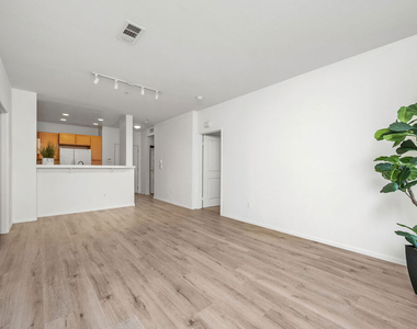 6400 Crescent Parkway - Photo Thumbnail 12