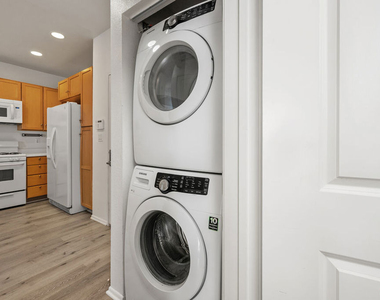 6400 Crescent Parkway - Photo Thumbnail 10