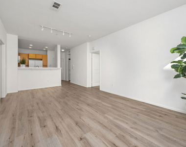 6400 Crescent Parkway - Photo Thumbnail 16