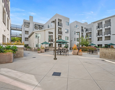 6400 Crescent Parkway - Photo Thumbnail 15