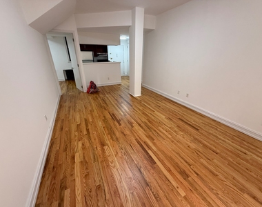 440 East 78th Street - Photo Thumbnail 2