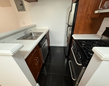 440 East 78th Street - Photo Thumbnail 6