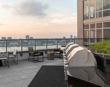 11th Ave West 57th Street, NY,10019 - Photo Thumbnail 16