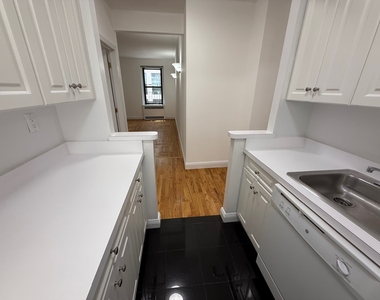 440 East 78th Street - Photo Thumbnail 4