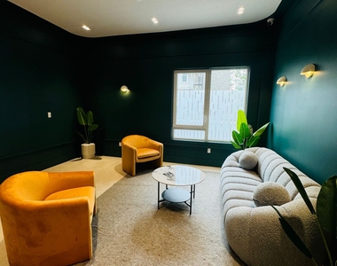706 E32nd - Photo Thumbnail 4