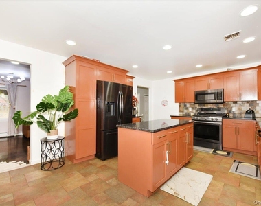 109 Charles Street - Photo Thumbnail 12