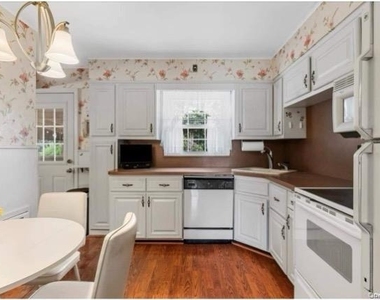 12 Lenore Avenue - Photo Thumbnail 2