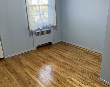 12 Lenore Avenue - Photo Thumbnail 5
