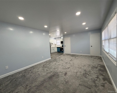 21 Cochran Place - Photo Thumbnail 1