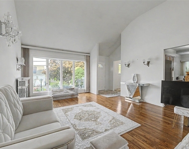 6 Westwind Road - Photo Thumbnail 5