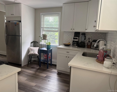37 Edgemont Road - Photo Thumbnail 3