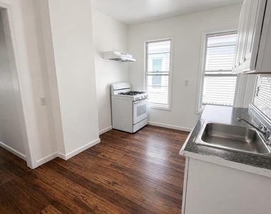 407 Victory Avenue - Photo Thumbnail 7