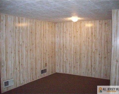 182 Newman Street - Photo Thumbnail 7