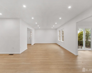 29 Hillsborough Road - Photo Thumbnail 4