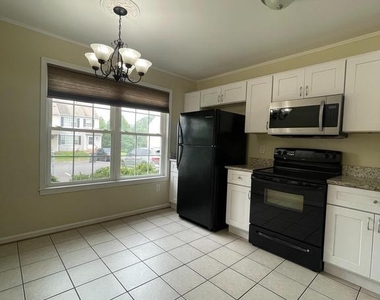 405 Windsor Ridge Court - Photo Thumbnail 4