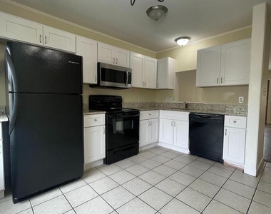 405 Windsor Ridge Court - Photo Thumbnail 7