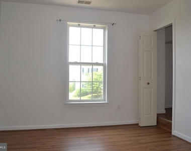 5413 Silver Maple Lane - Photo Thumbnail 13